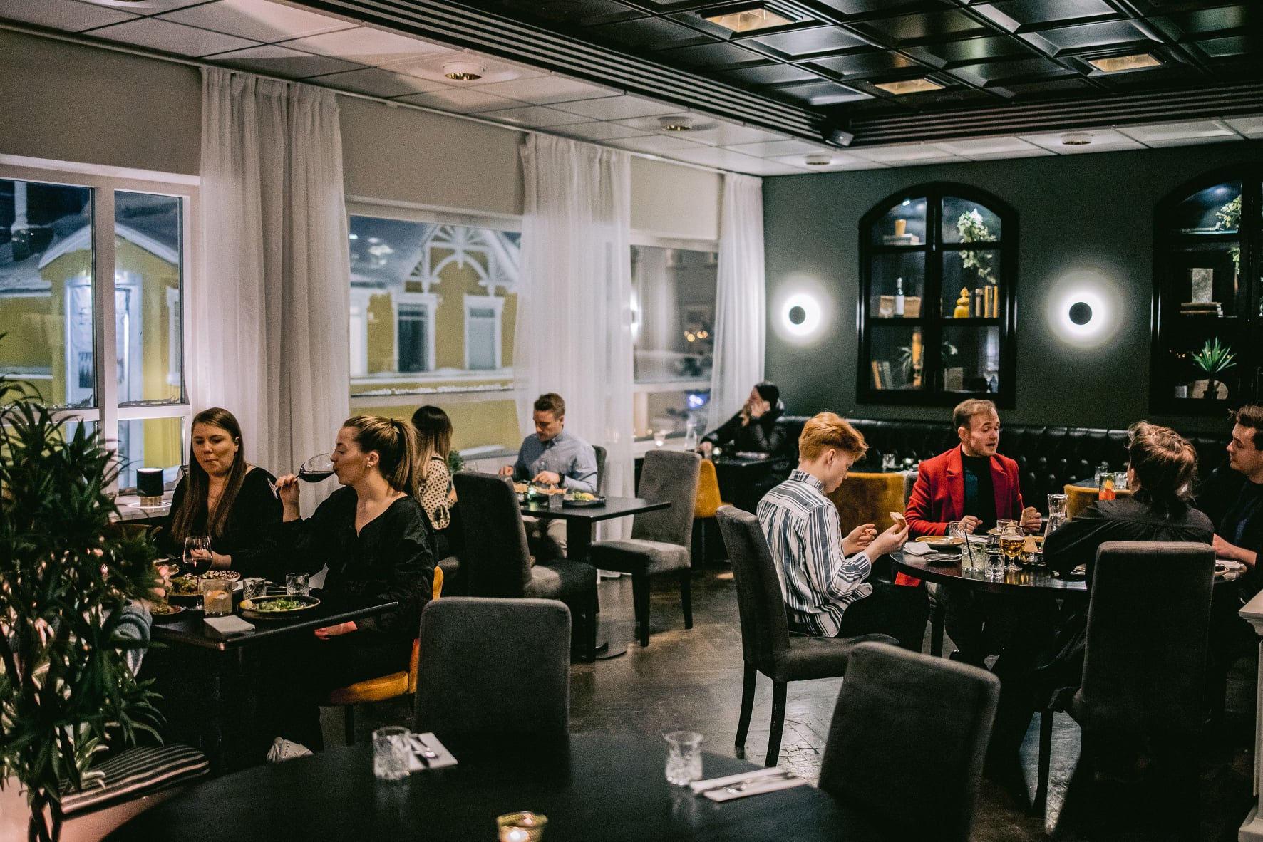 Þjónar verða kokkar og kokkar verða þjónar á Múlabergi Þjónar verða kokkar og kokkar verða þjónar á Múlabergi