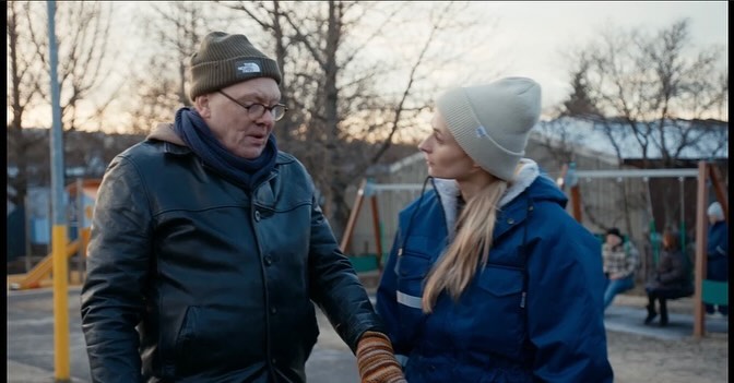 „Eyðilagði margar tökur með því að fara að hlæja“ „Eyðilagði margar tökur með því að fara að hlæja“