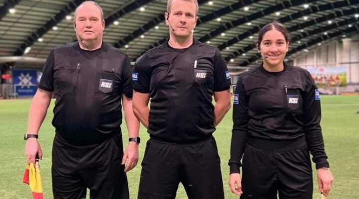 Tæp hálf öld á milli aðstoðardómaranna Tæp hálf öld á milli aðstoðardómaranna