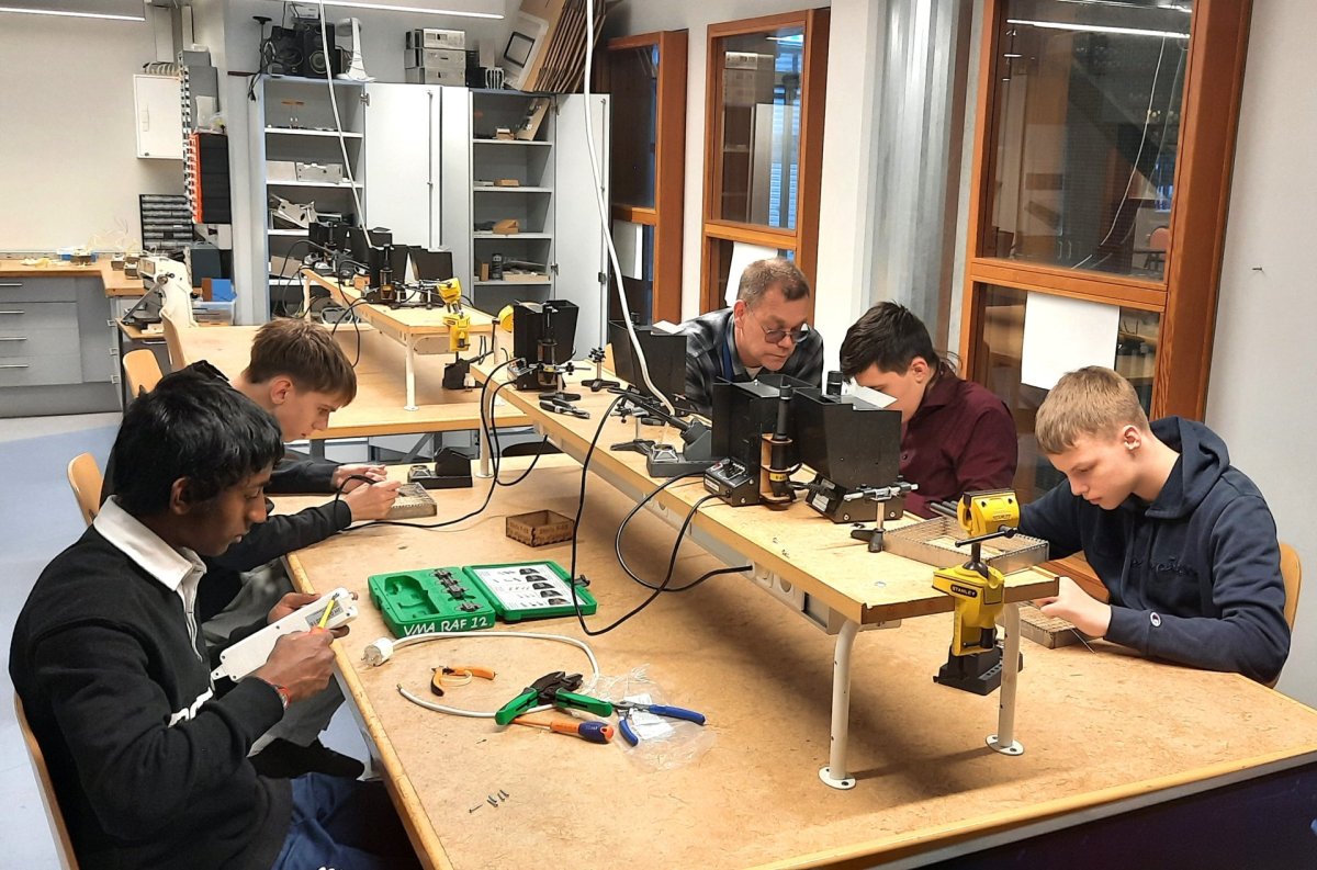 Grunnskólanemar á skólabekk í VMA