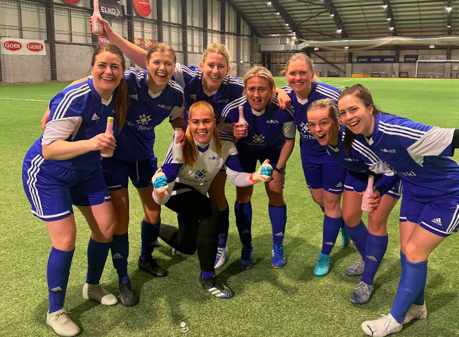 Fjármálafólk keppti í fótbolta á Akureyri Fjármálafólk keppti í fótbolta á Akureyri