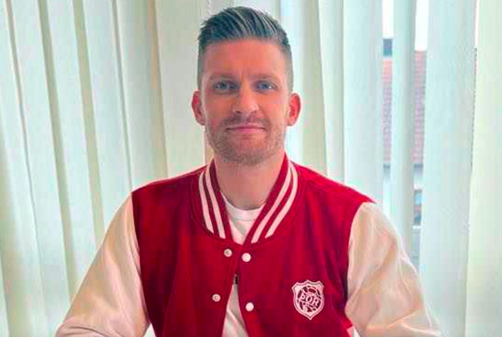 Oddur Gretarsson skrifar undir samning hjá Þór Oddur Gretarsson skrifar undir samning hjá Þór