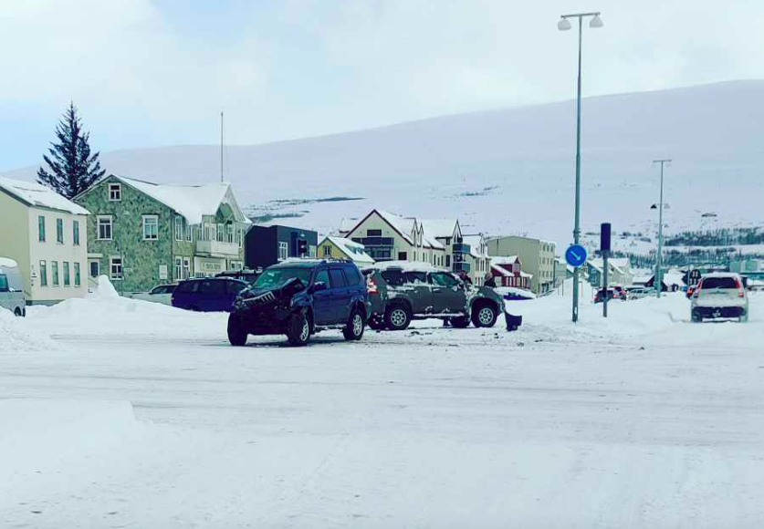 Árekstur á Glerárgötu í morgun