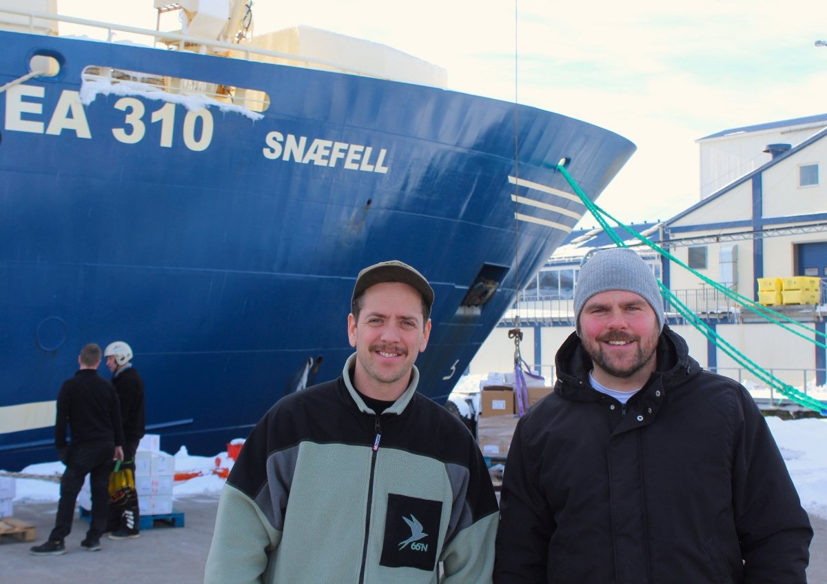 Áhöfn Snæfells safnaði nærri hálfri milljón króna í Mottumars