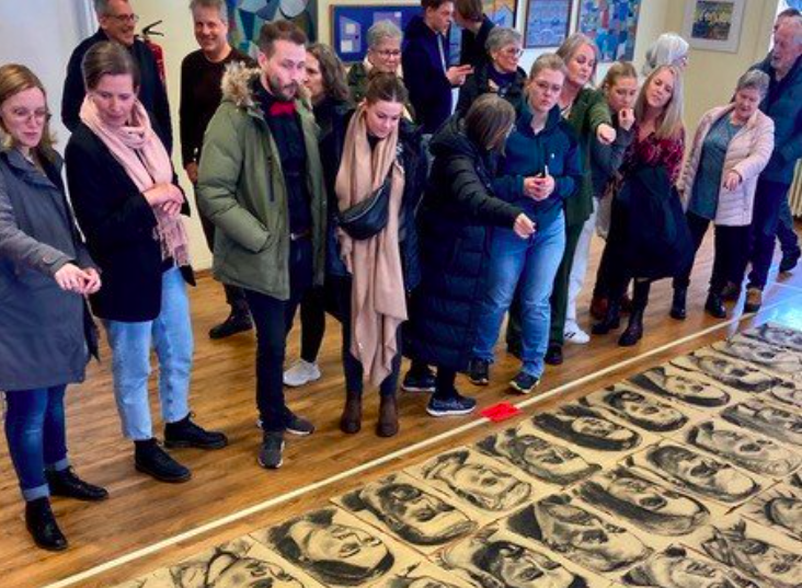 Teiknaði 77 grenvísk andlit Teiknaði 77 grenvísk andlit