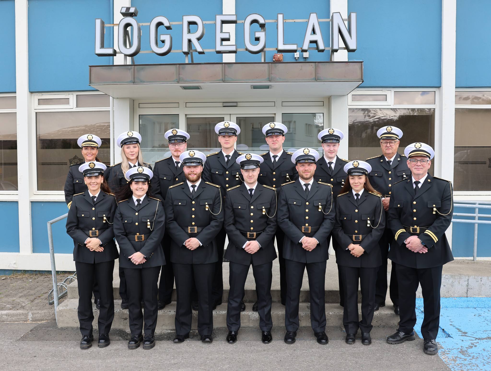 13 nýútskrifaðir lögreglumenn fá setningu í starf