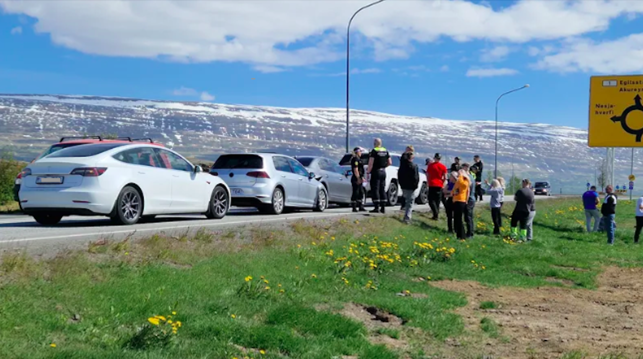 Fimm bíla árekstur á Akureyri í gær Fimm bíla árekstur á Akureyri í gær