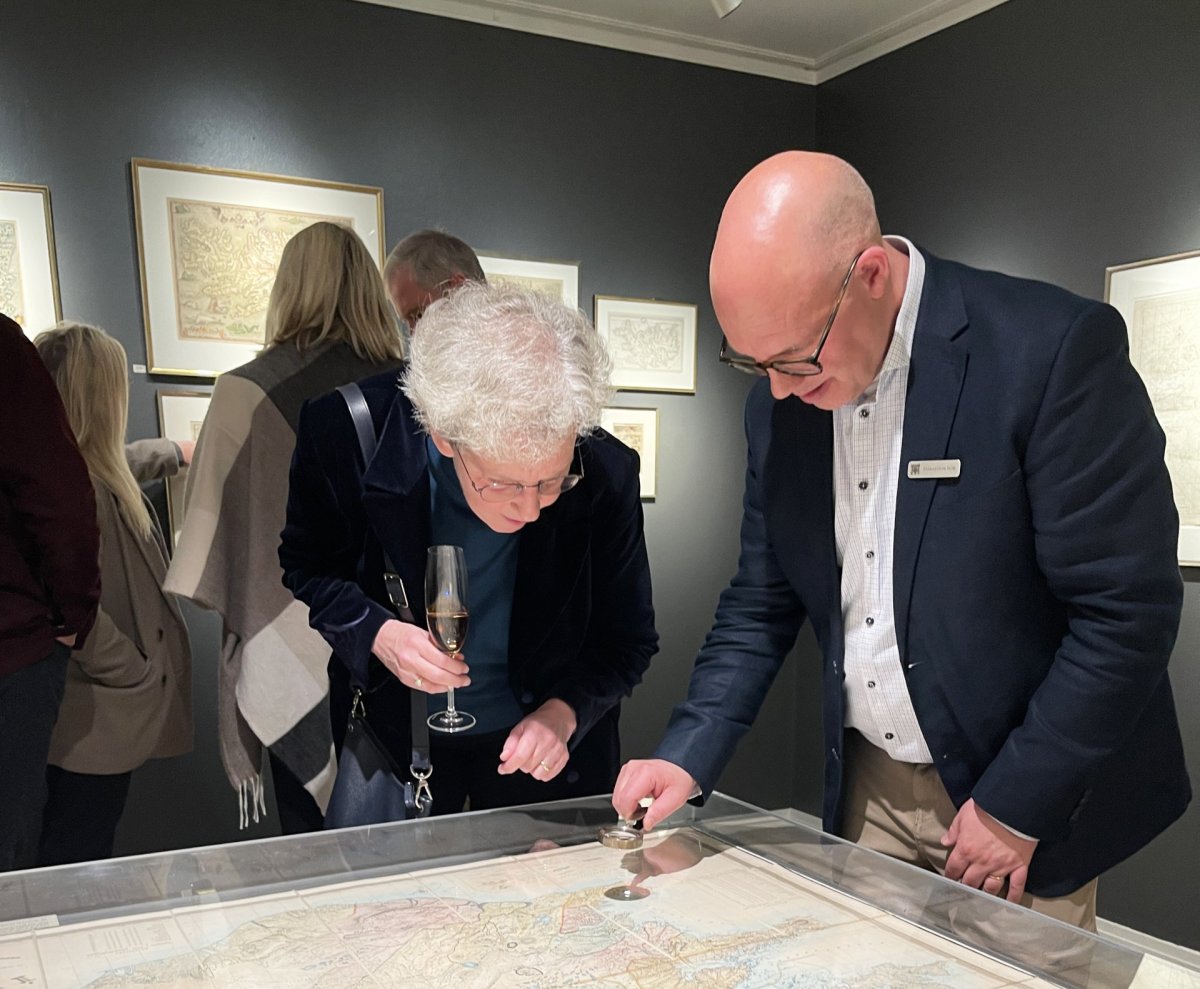 Sendiherra Þýskalands opnaði sýningu á Íslandskortum