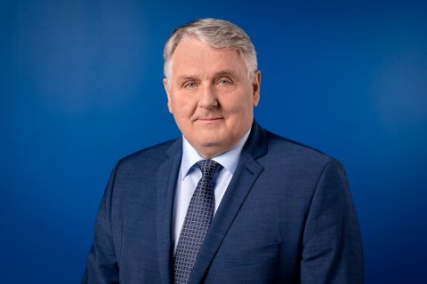 Kristján Vilhelmsson sjötugur og tertur í öllum skipum Samherja Kristján Vilhelmsson sjötugur og tertur í öllum skipum Samherja