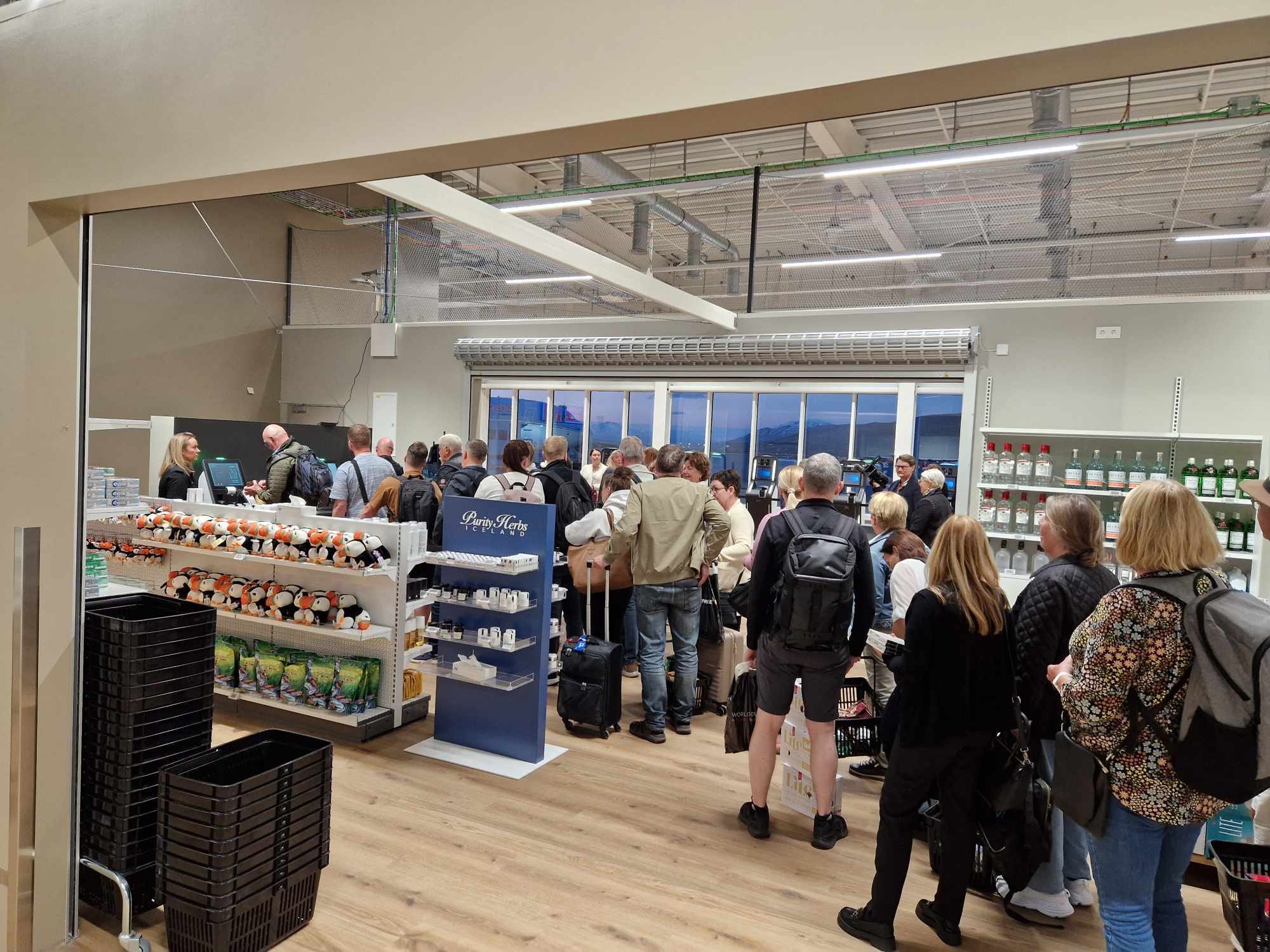 Opnun nýrrar fríhafnar í gær Opnun nýrrar fríhafnar í gær