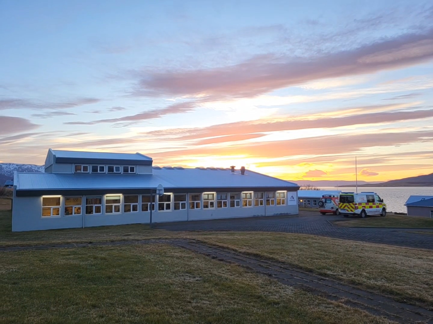 Sjúkrabíll kominn aftur út í Hrísey eftir viðgerð Sjúkrabíll kominn aftur út í Hrísey eftir viðgerð