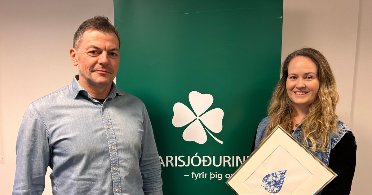 Myndlistarsýning í nýju og endurbættu útibúi Sparisjóðs Suður-Þingeyinga Myndlistarsýning í nýju og endurbættu útibúi Sparisjóðs Suður-Þingeyinga