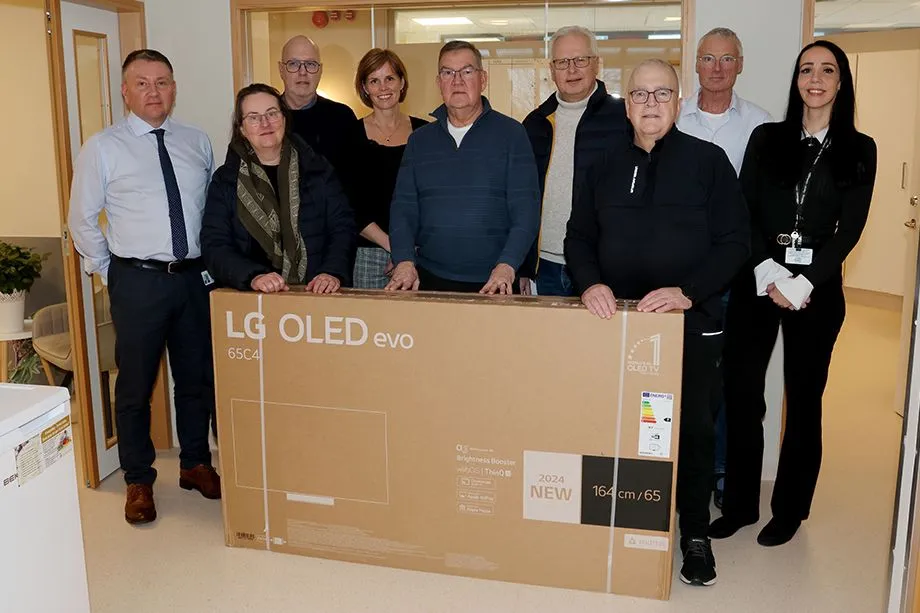 Hollvinir SAk færa legudeild geðdeildar húsgögn Hollvinir SAk færa legudeild geðdeildar húsgögn