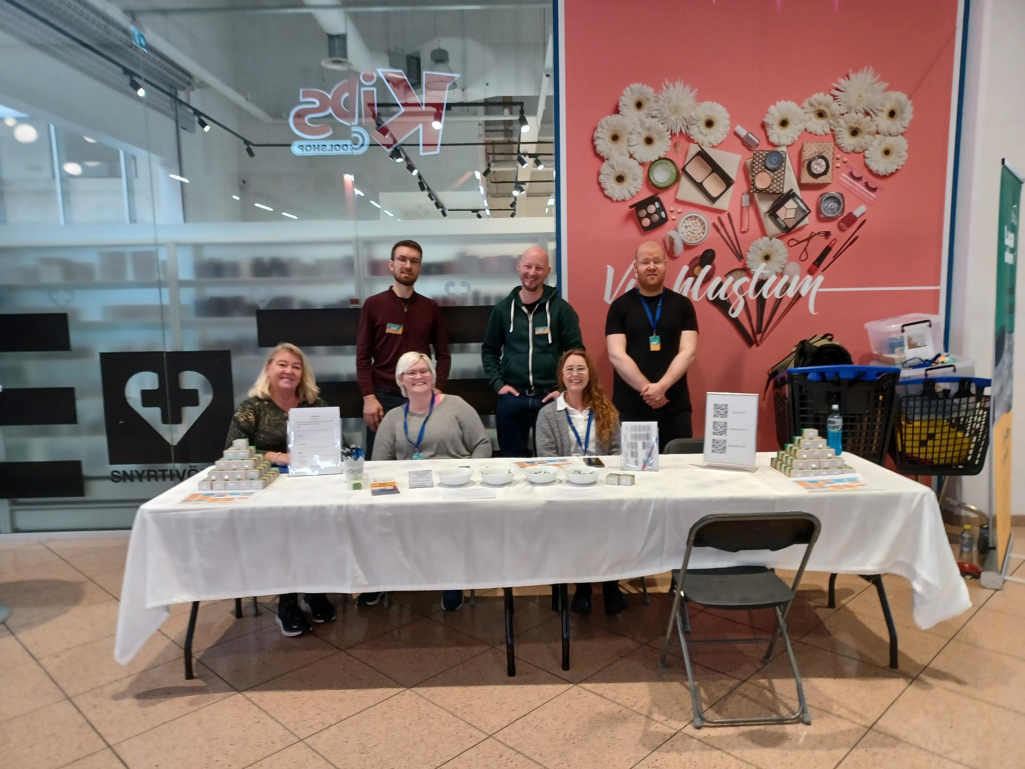 Lausa skrúfan leitar að bakhjörlum Lausa skrúfan leitar að bakhjörlum