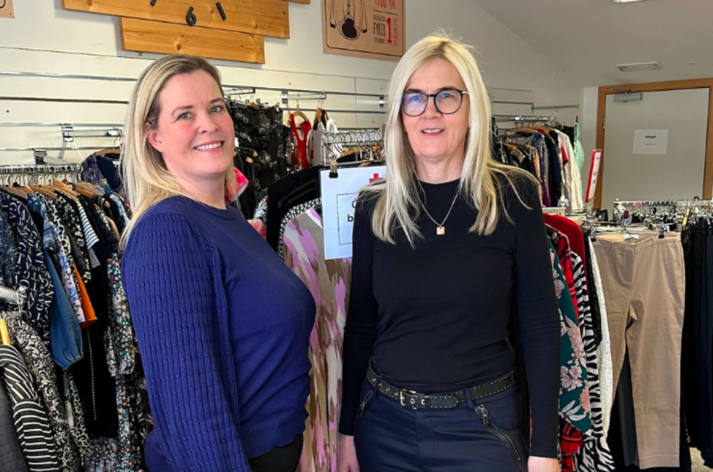 Samkomulag Akureyrarbæjar og Rauða krossins um söfnun, flokkun og sölu á textíl Samkomulag Akureyrarbæjar og Rauða krossins um söfnun, flokkun og sölu á textíl