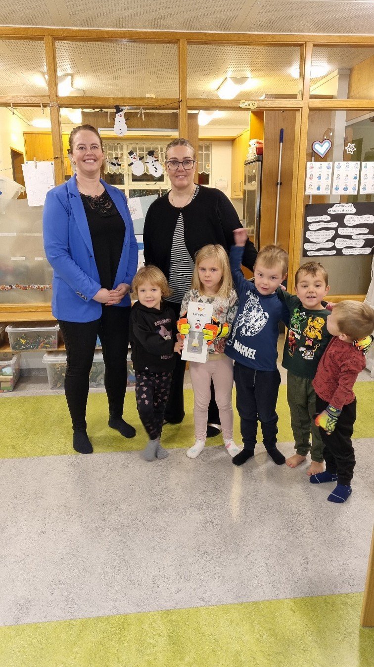 Kvenfélagið Hlín gefur til Grenivíkurskóla, Krummafótar og Kontorsins Kvenfélagið Hlín gefur til Grenivíkurskóla, Krummafótar og Kontorsins