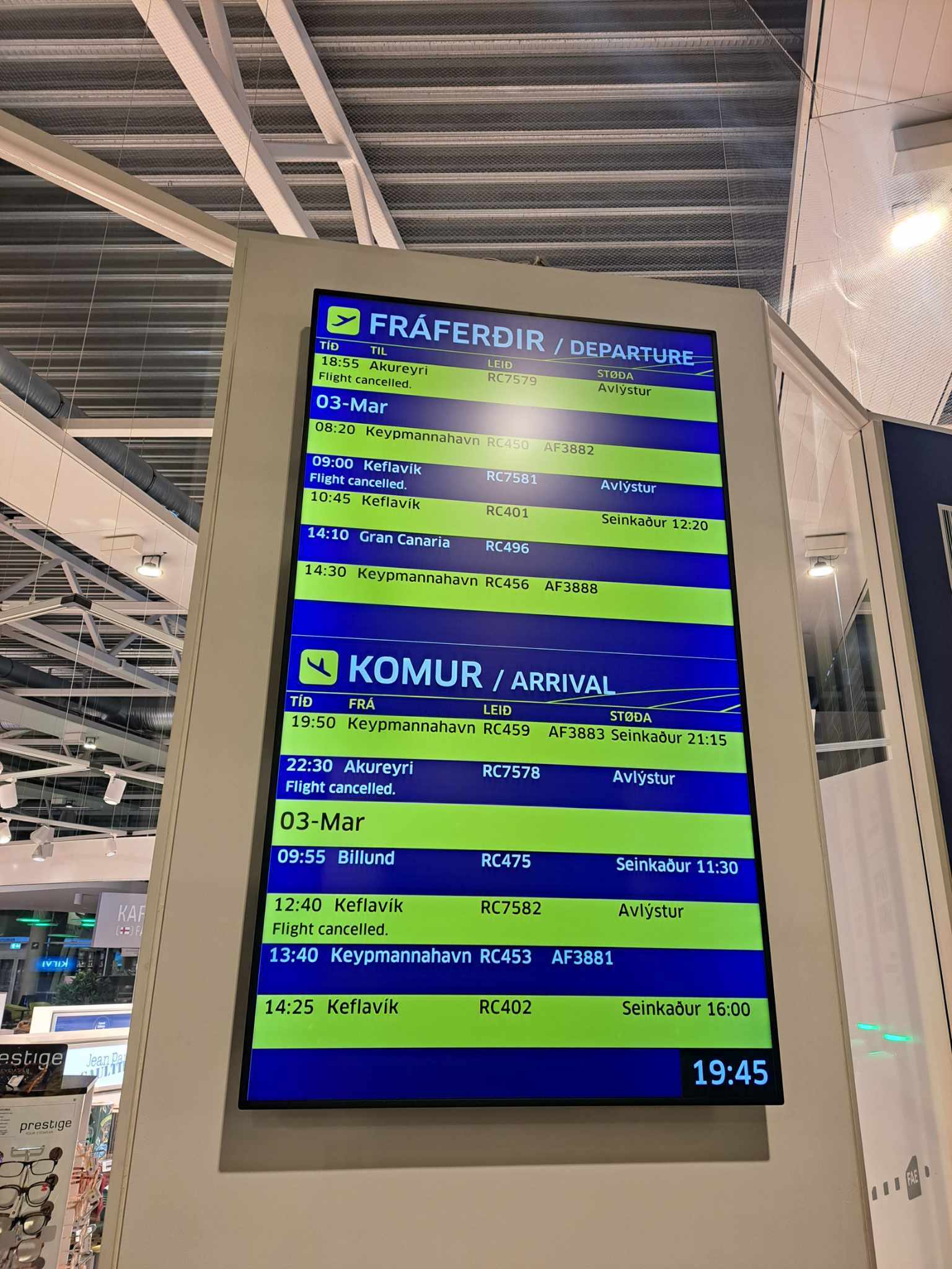 Kammerkór Norðurlands syngur á flugvellinum í Færeyjum – myndband Kammerkór Norðurlands syngur á flugvellinum í Færeyjum – myndband