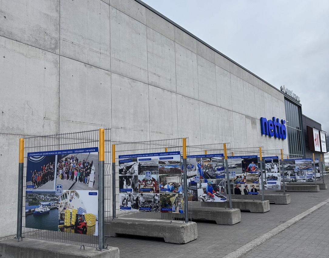 Ljósmyndasýning úr sögu ÚA við Glerártorg Ljósmyndasýning úr sögu ÚA við Glerártorg