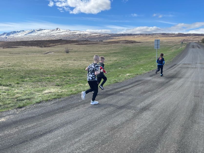 Nemendur Hlíðarskóla styrktu ADHD samtökin