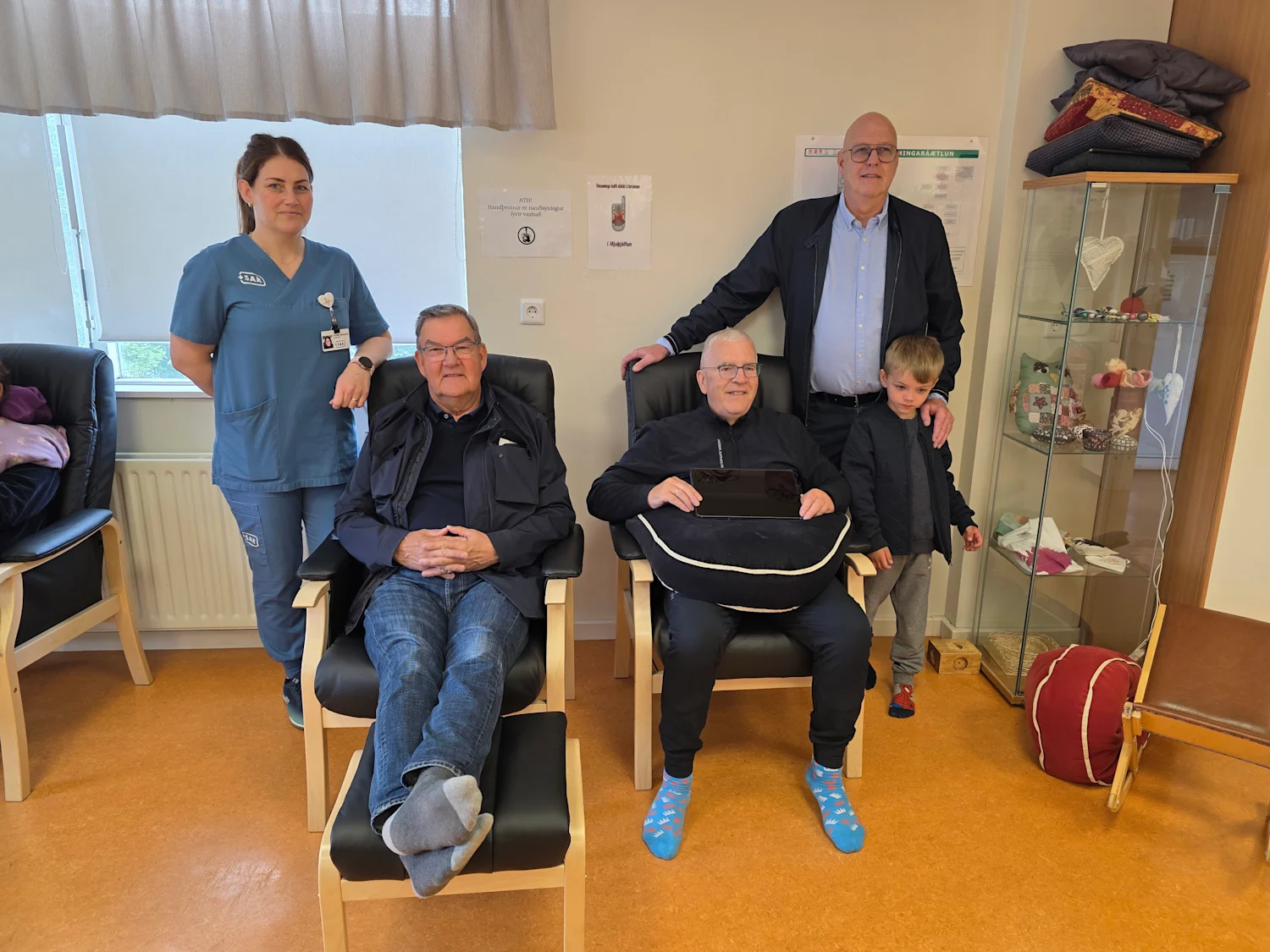 Hollvinir SAk gefa til endurhæfingardeildar Hollvinir SAk gefa til endurhæfingardeildar