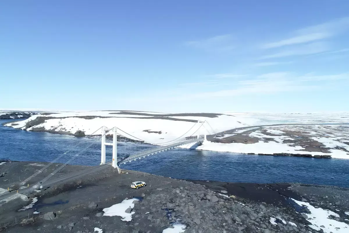 Viðhaldsvinna á brúnni yfir Jökulsá á Fjöllum Viðhaldsvinna á brúnni yfir Jökulsá á Fjöllum