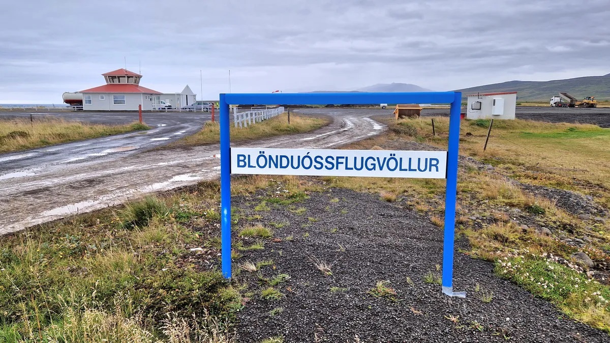 Flugvél með fjórum innanborðs fór út af flugbraut á Blönduósi Flugvél með fjórum innanborðs fór út af flugbraut á Blönduósi