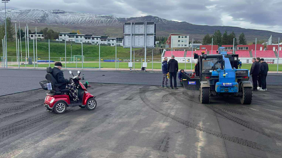 Stefnt að því að leggja nýtt gervigras á Þórssvæðinu í næstu viku Stefnt að því að leggja nýtt gervigras á Þórssvæðinu í næstu viku