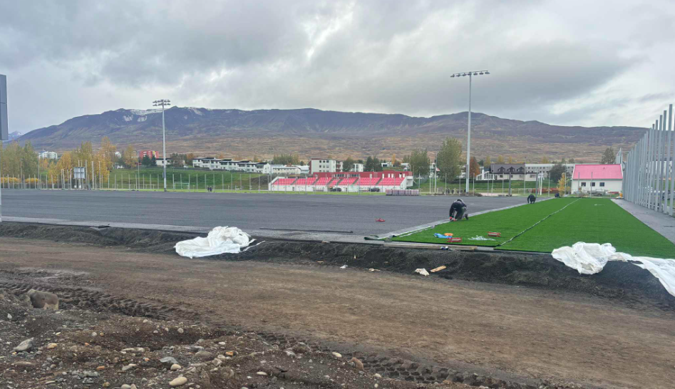Vinna hafin við að leggja gras á nýjan völl á Þórssvæðinu