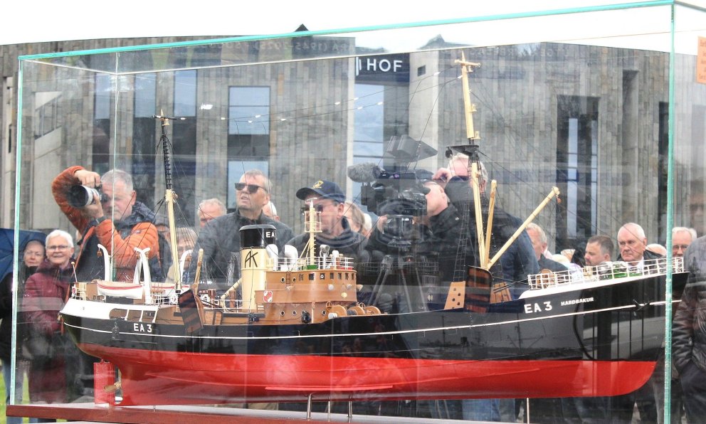 Líkan af Harðbak EA 3 afhjúpað