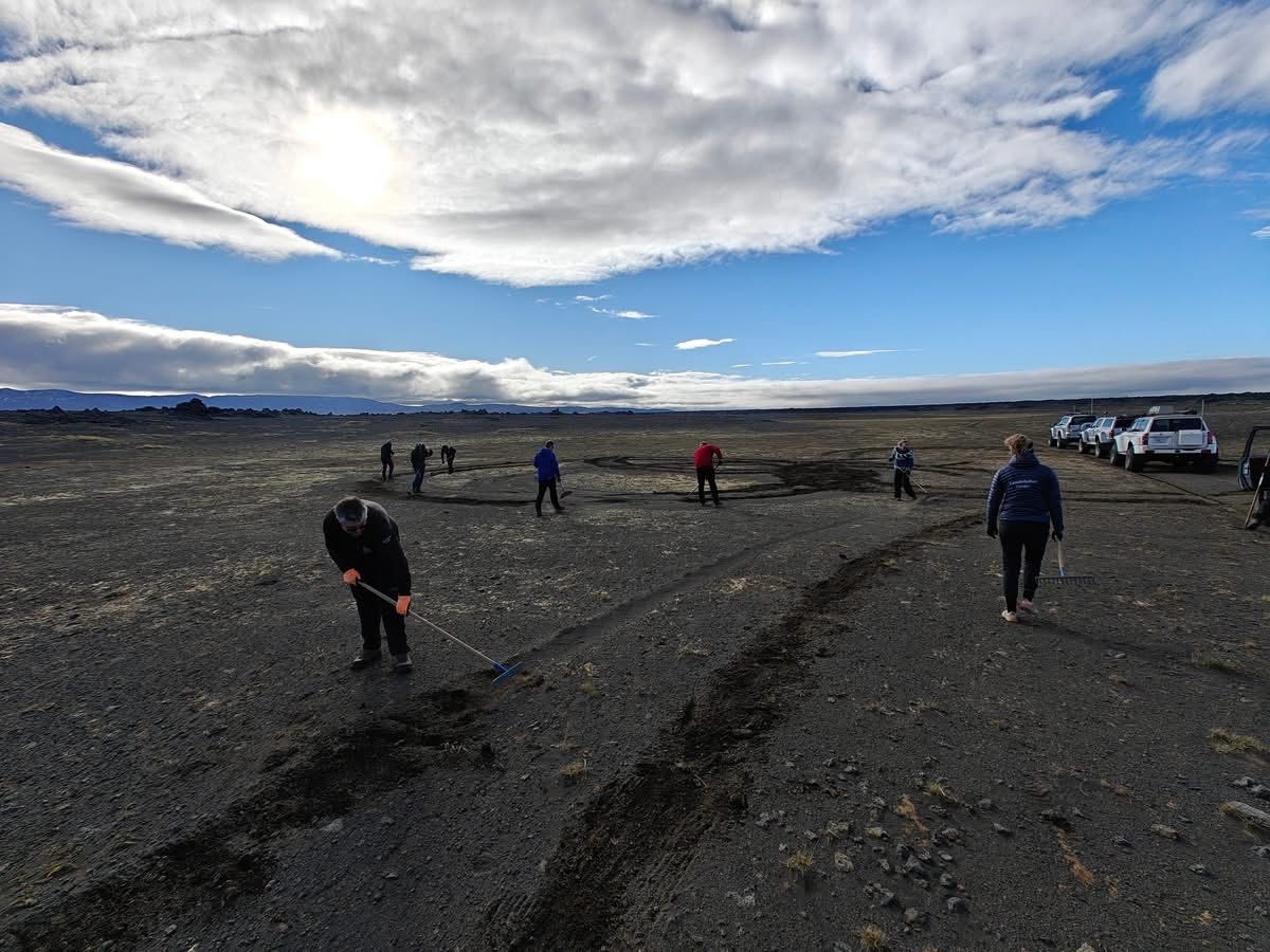 Landverðir og meðlimir Ferðaklúbbsins 4×4 hjálpuðust að við að lagfæra náttúruspjöll
