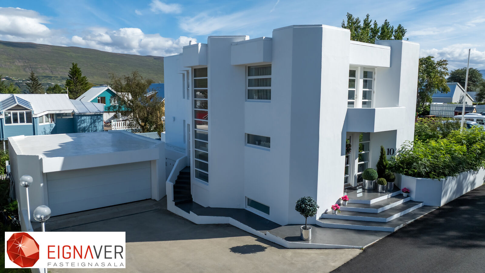 Eitt glæsilegasta hús Akureyrar til sölu Eitt glæsilegasta hús Akureyrar til sölu