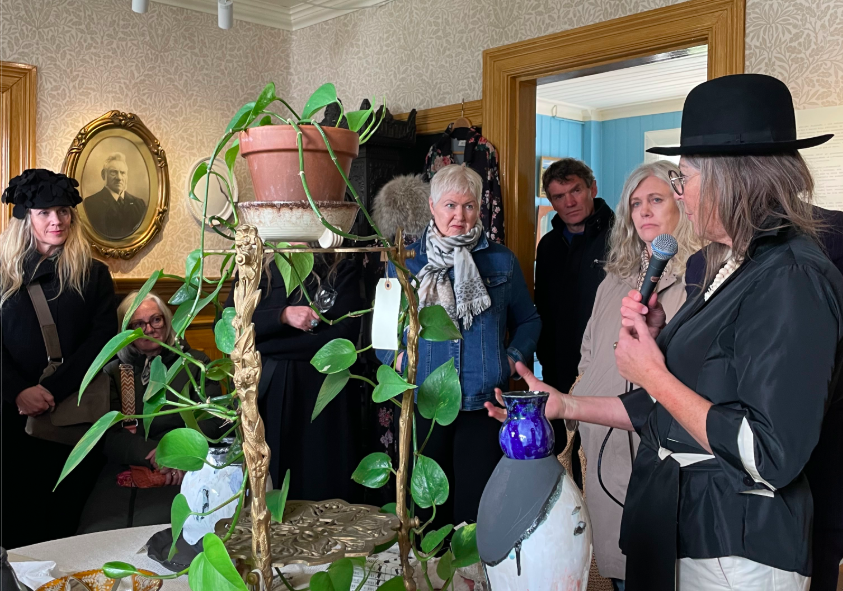 Listamannsspjall með Margréti Jóns og seinasti sýningardagur í Sigurhæðum