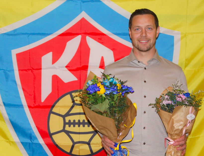 Hallgrímur Jónasson skrifar undir nýjan samning hjá KA