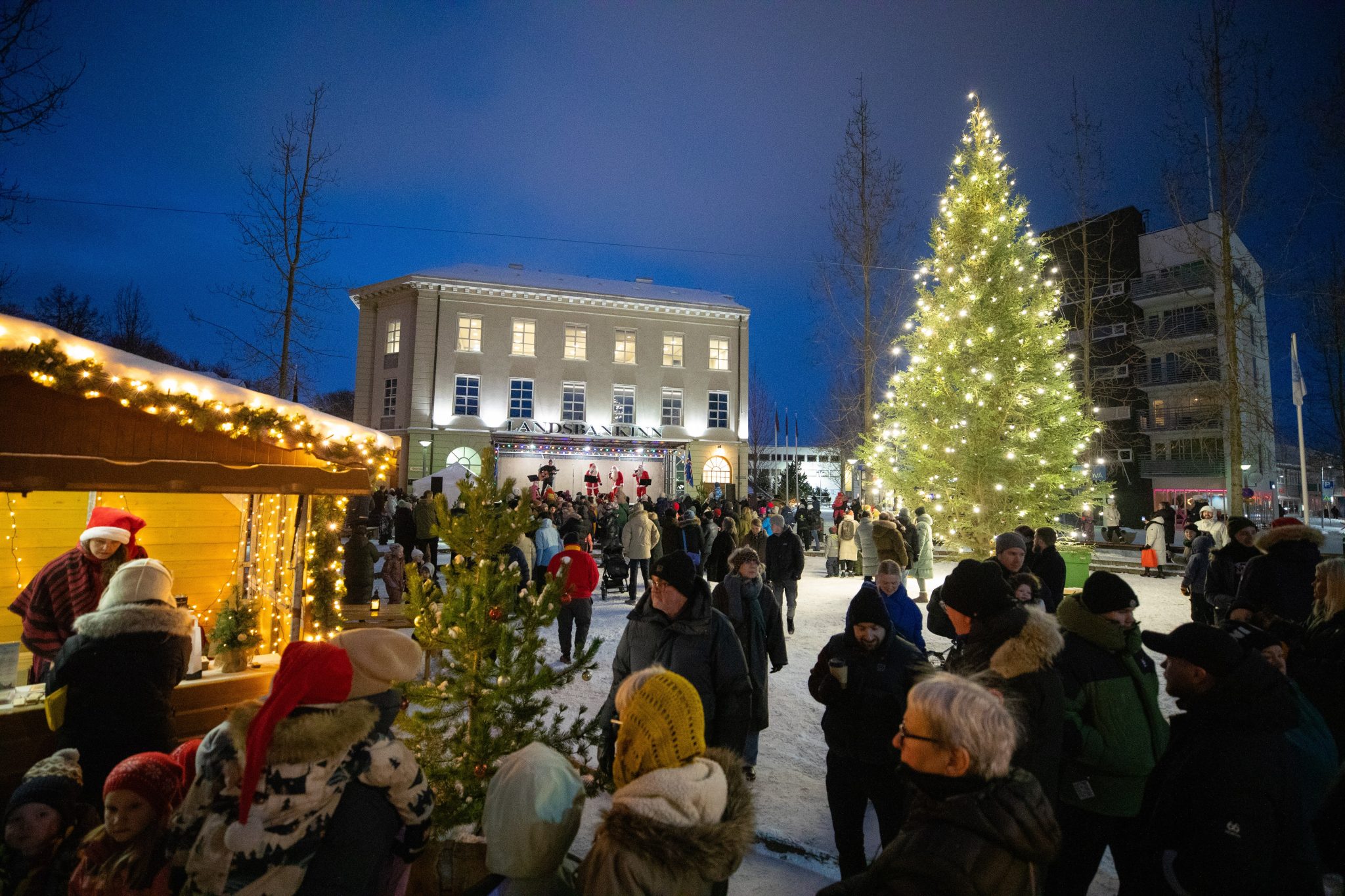 Ljósin á jólatrénu á Jólatorginu tendruð á laugardaginn