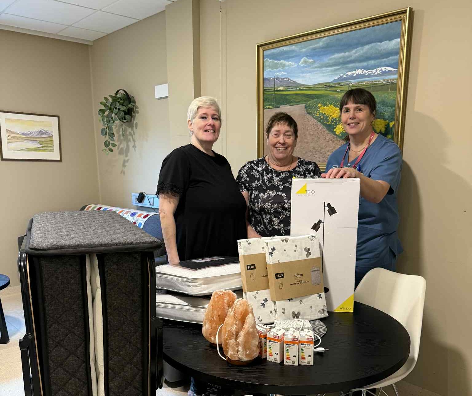 Kvenfélagið Baldursbrá gefur lyflækingadeild SAk rausnarlega gjöf