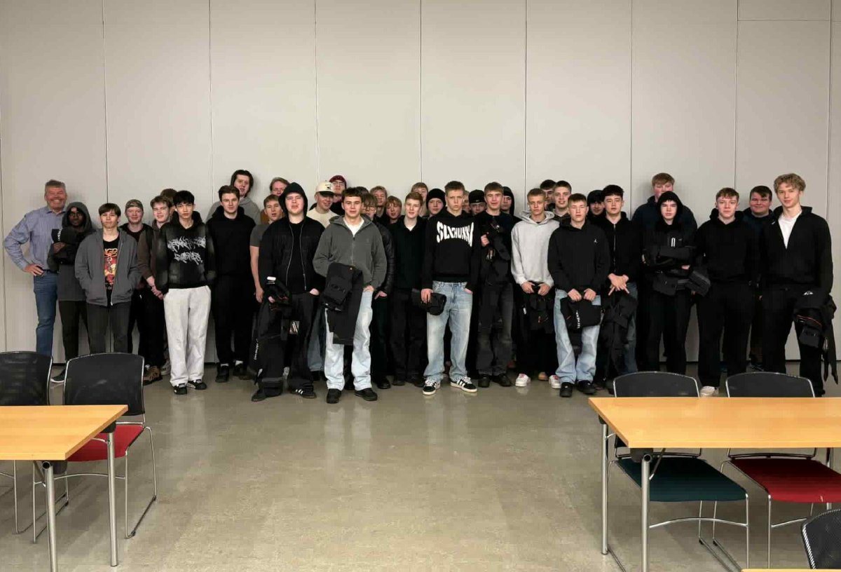 Veita nemendum VMA vinnubuxur Veita nemendum VMA vinnubuxur