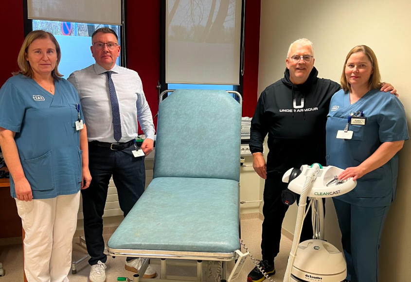 Hollvinir færa dag- og göngudeild skurðlækninga nýja gipssög Hollvinir færa dag- og göngudeild skurðlækninga nýja gipssög