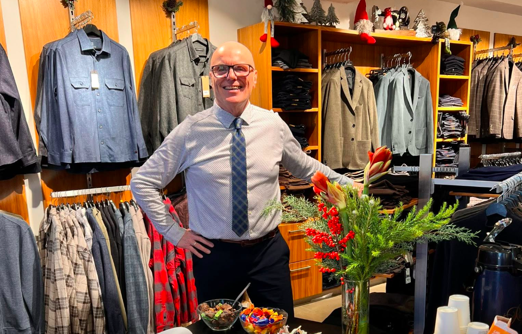 Ragnar Sverrisson hefur staðið vaktina í Herradeild JMJ í 60 ár Ragnar Sverrisson hefur staðið vaktina í Herradeild JMJ í 60 ár