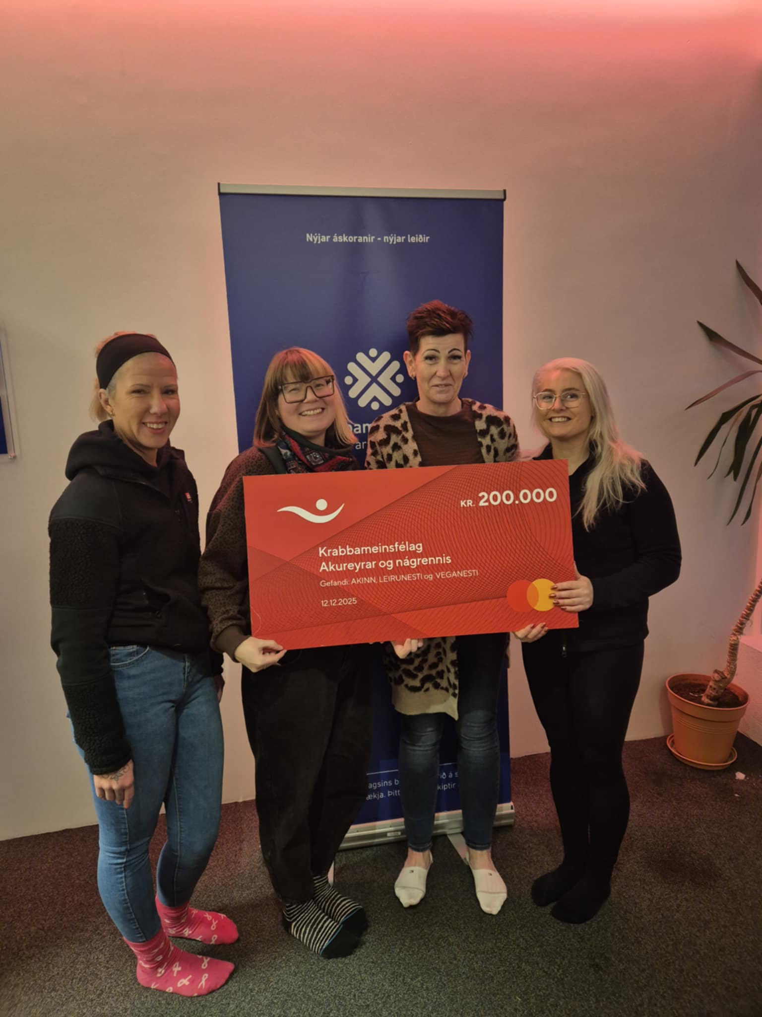 Starfsfólk AK-INN, Leirunestis og Veganestis veitti KAON gjöf Starfsfólk AK-INN, Leirunestis og Veganestis veitti KAON gjöf