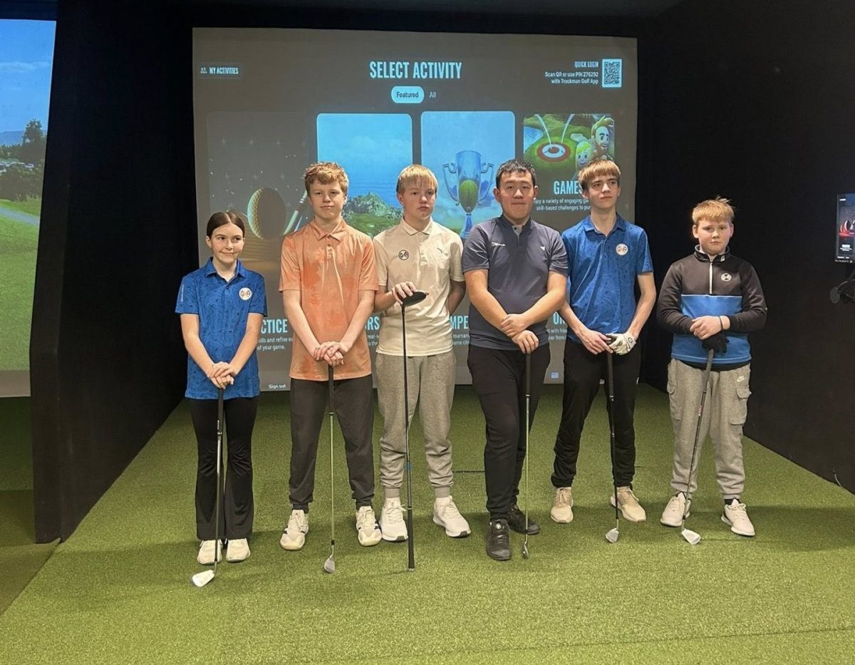 Spiluðu golf í sólarhring til að safna fyrir æfingaferð og mótum