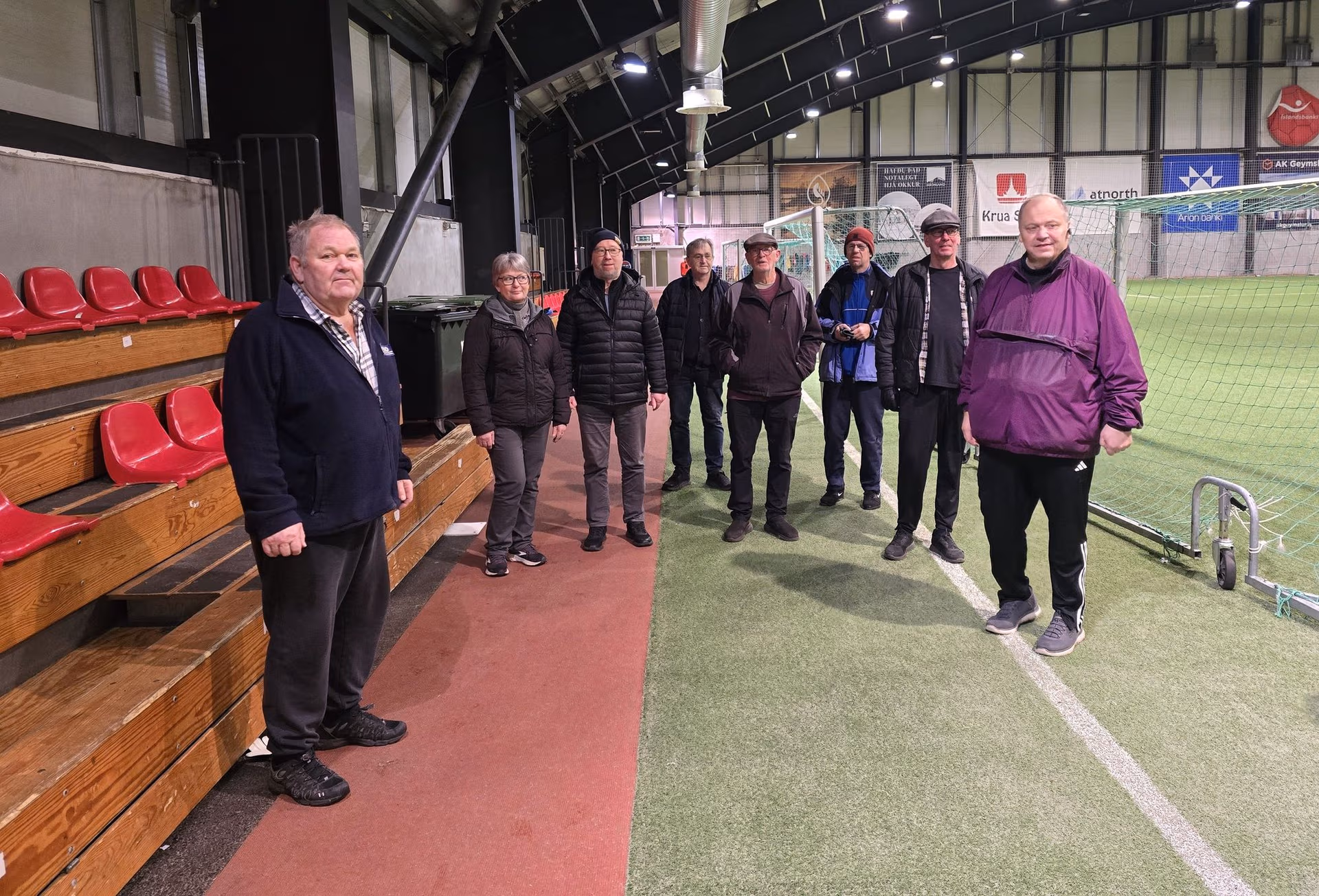 Hvetja fólk í göngutúra í Boganum