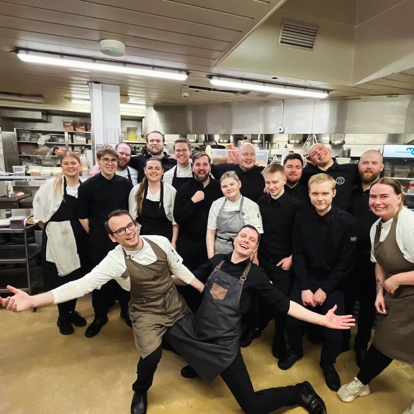 Þjónar verða kokkar og kokkar verða þjónar í eina kvöldstund