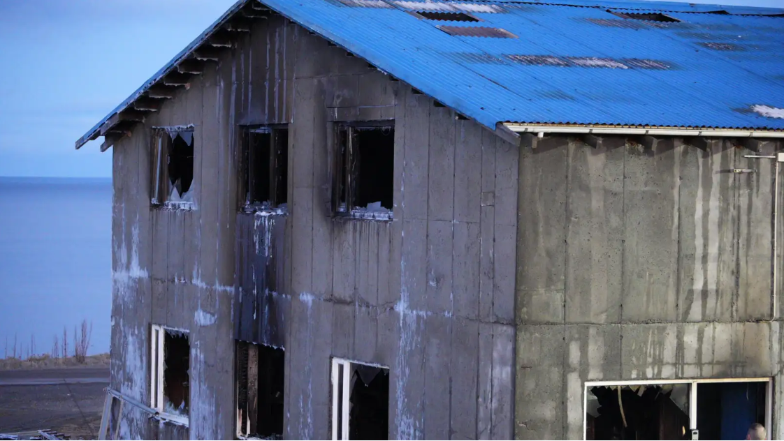 Miklar skemmdir eftir eldsvoða í iðnaðarhúsnæði Miklar skemmdir eftir eldsvoða í iðnaðarhúsnæði