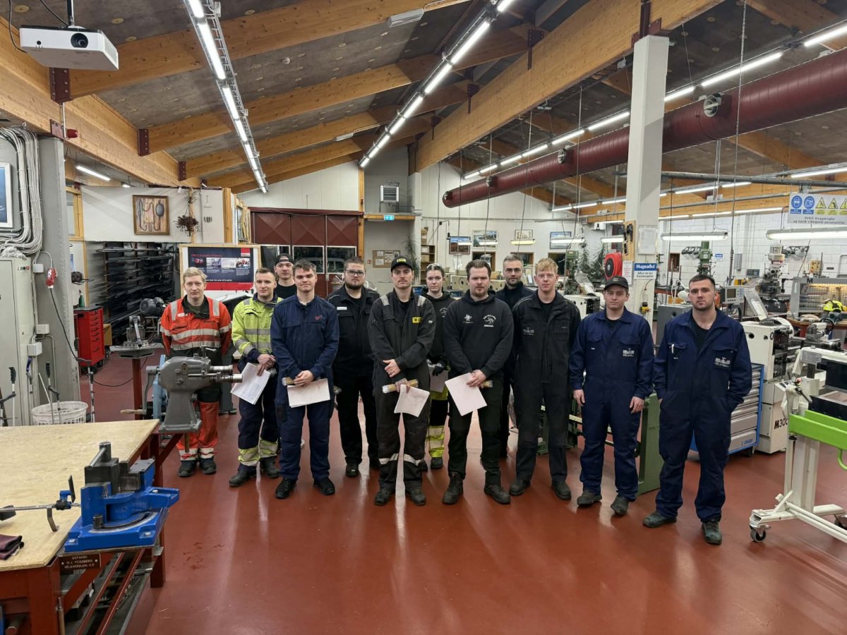 Tólf þreyttu sveinspróf í vélvirkjun