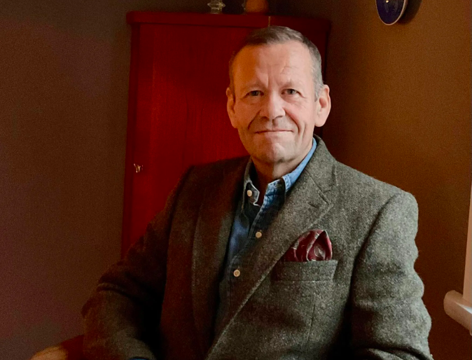 Skert þjónusta sem kostar meira – Íslenska leiðin