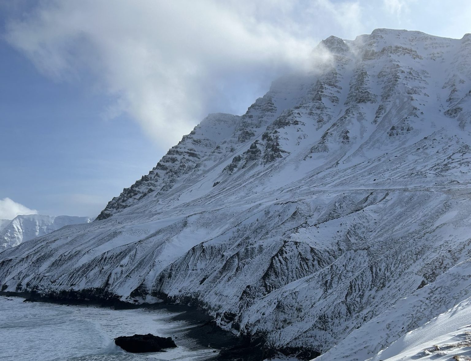 Snjóflóð féll á Siglufjarðarveg – Vegurinn lokaður til morguns